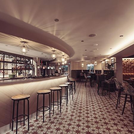 קרנפורת' Longlands Inn & Cottages מראה חיצוני תמונה The bar at the 2018 edition of the London Design Festival