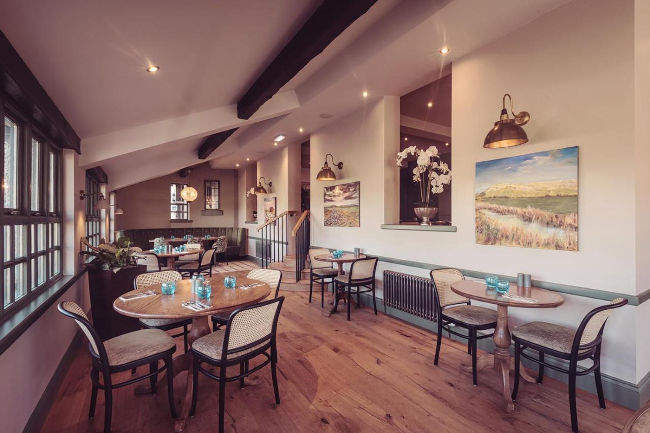 קרנפורת' Longlands Inn & Cottages מראה חיצוני תמונה The restaurant at The Old Ship Hotel