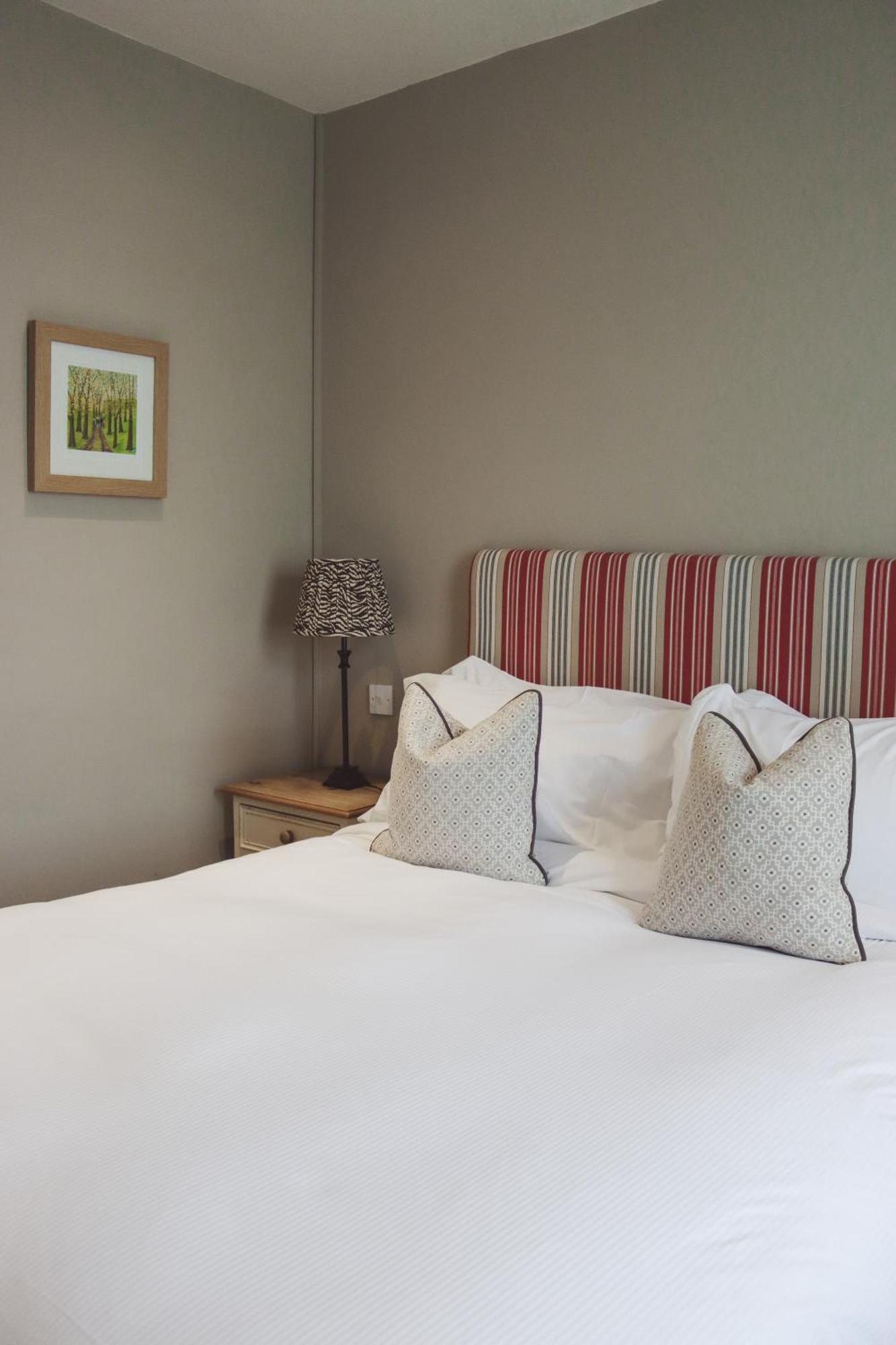 קרנפורת' Longlands Inn & Cottages מראה חיצוני תמונה A bedroom at The Old Inn