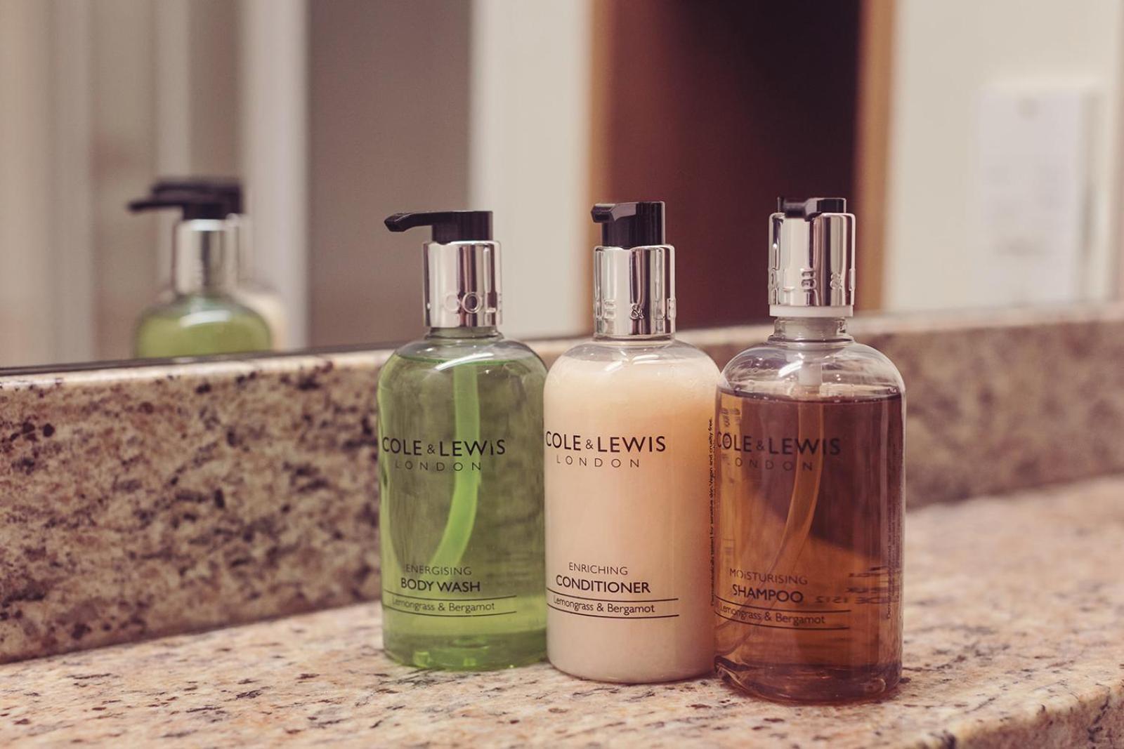 קרנפורת' Longlands Inn & Cottages מראה חיצוני תמונה Soap, shampoo and body wash