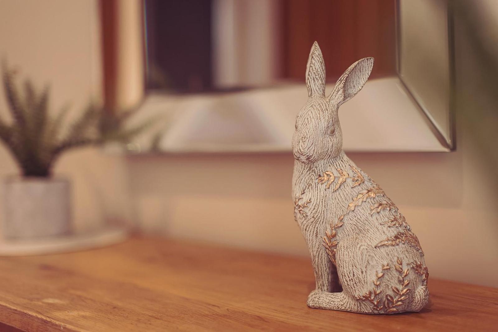 קרנפורת' Longlands Inn & Cottages מראה חיצוני תמונה A rabbit figurine