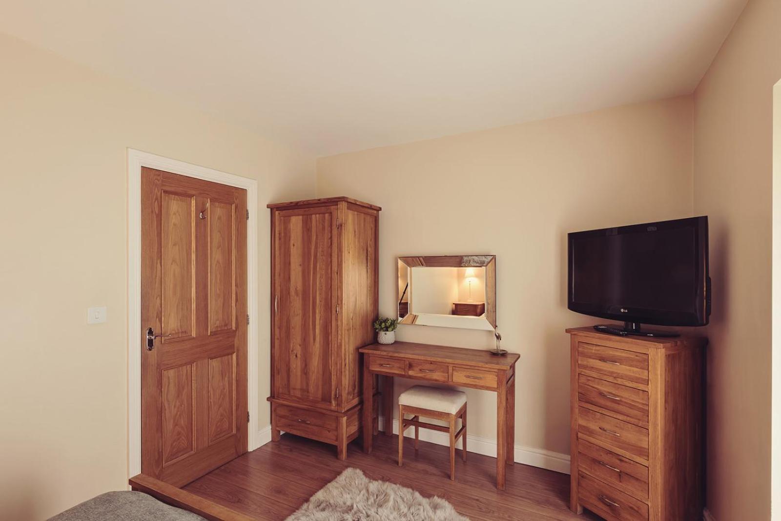קרנפורת' Longlands Inn & Cottages מראה חיצוני תמונה Oak bedroom furniture