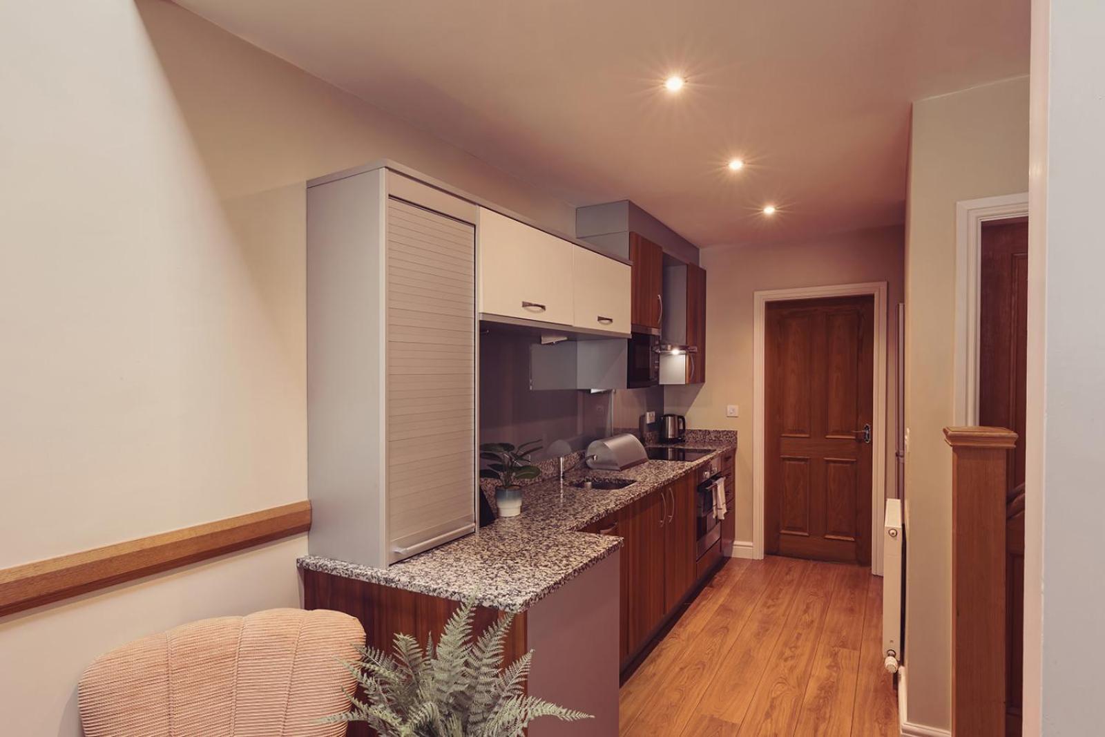 קרנפורת' Longlands Inn & Cottages מראה חיצוני תמונה A typical studio apartment