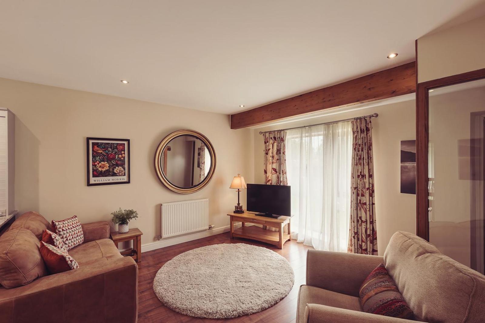 קרנפורת' Longlands Inn & Cottages מראה חיצוני תמונה A living room in a typical apartment